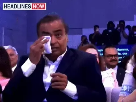 स्रोत द्वारा प्रकाशित तस्वीर: अनंत की स्पीच पर भावुक हुए मुकेश अंबानी:जियो शेयर लिस्टिंग के इवेंट में परिवार के साथ मौजूद थे; देश की दूसरी सबसे बड़ी कंपनी बनी
