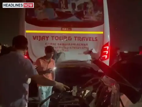 गुरुग्राम के दिल्ली-बड़ोदरा एक्सप्रेसवे पर खड़ी बस में घुसी कार:दंपती और बच्ची की मौत, बालाजी से दर्शन कर लौट रहा था परिवार