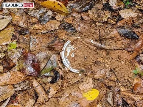 सारंडा जंगल में दो केन बम मिले:कोयना नदी किनारे मिले विस्फोटकों का वजन करीब 5 किलो, मुठभेड़ स्थल से डेढ़ से दो किमी दूर थे