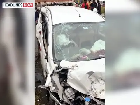 रामगढ़ में ट्रक के चकमा देने से दो गाड़ियां टकराईं:श्रीराम चौक पर हुआ हादसा, 8 लोग घायल; सभी को भेजा गया सदर अस्पताल