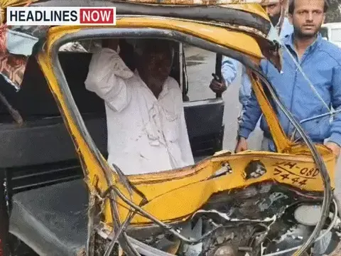 लातेहार में स्कॉर्पियो-ऑटो की जोरदार टक्कर,4 घायल:2 की हालत गंभीर, सब्जी बेचकर घर लौट रहे थे सभी, रिम्स रेफर
