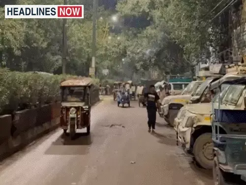 स्रोत द्वारा प्रकाशित तस्वीर: GB रोड की सेक्स वर्कर्स बोलीं-क्या हमारे वोट भी बदनाम:घर छूटा-बेचा गया, वोट के लिए कागज कहां से लाएं; 90% नाम कटे