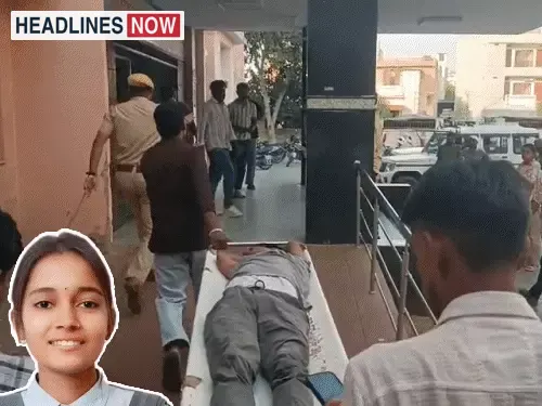 अस्पताल के बाहर स्ट्रेचर पर ले जाया जा रहा व्यक्ति और एक लड़की की तस्वीर